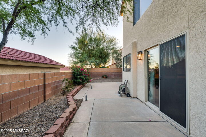 Property Photo: 681 W Mountain Ridge Drive AZ 85737