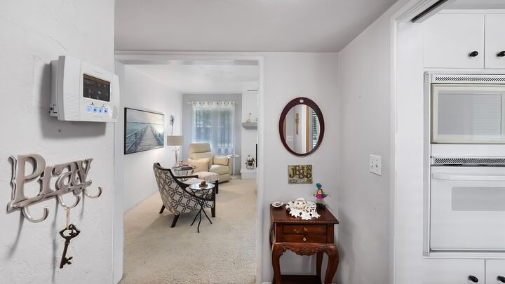 Property Photo:  542 W Paradise Avenue  CA 93277