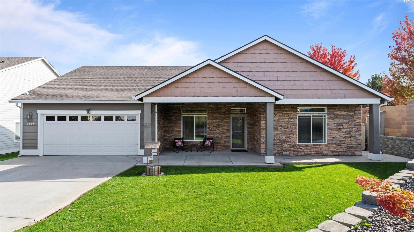 Property Photo:  2409 S Edison St  WA 99338