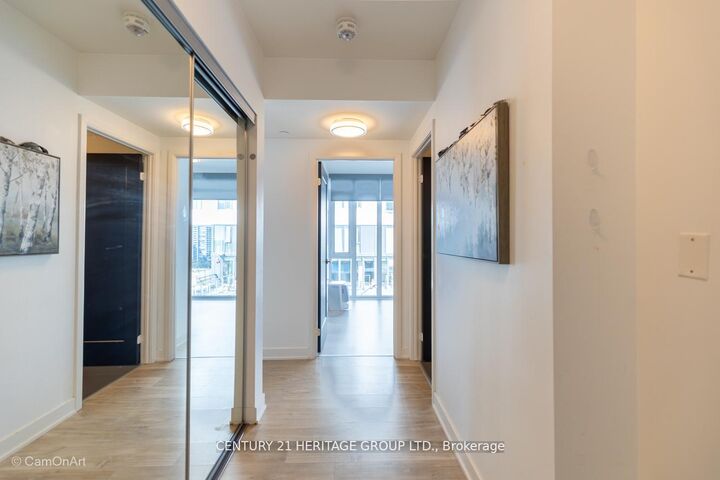 Property Photo:  27 Bathurst Street 1001  ON M5V 0R1