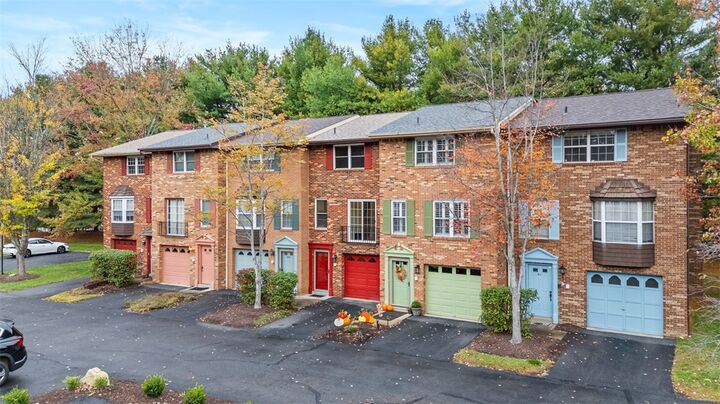 Property Photo: 407 Westchester Commons PA 15090