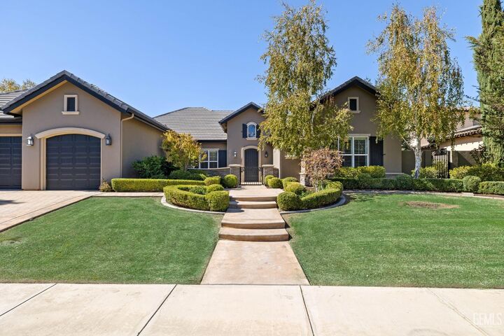 Property Photo:  2205 Tiverton Drive  CA 93311