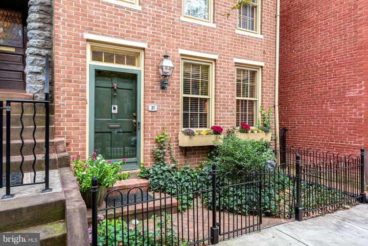Property Photo:  37 N Lime Street  PA 17602