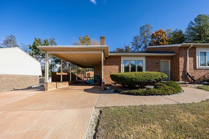 Property Photo:  1093 Rosedale Dr  VA 22801