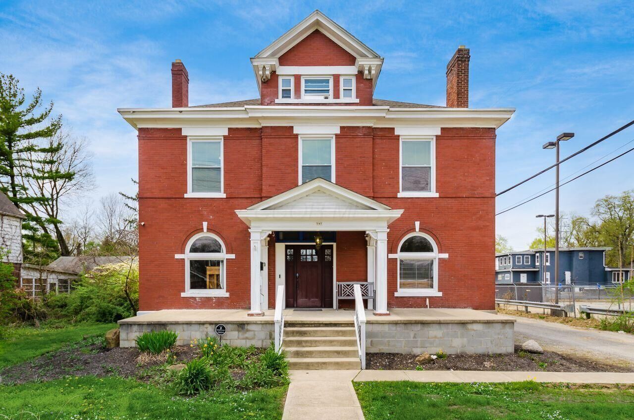 Property Photo:  797 N Nelson Road  OH 43219 