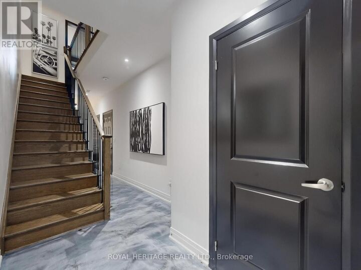 Property Photo:  24 Waterside Way  ON L1N 0N1