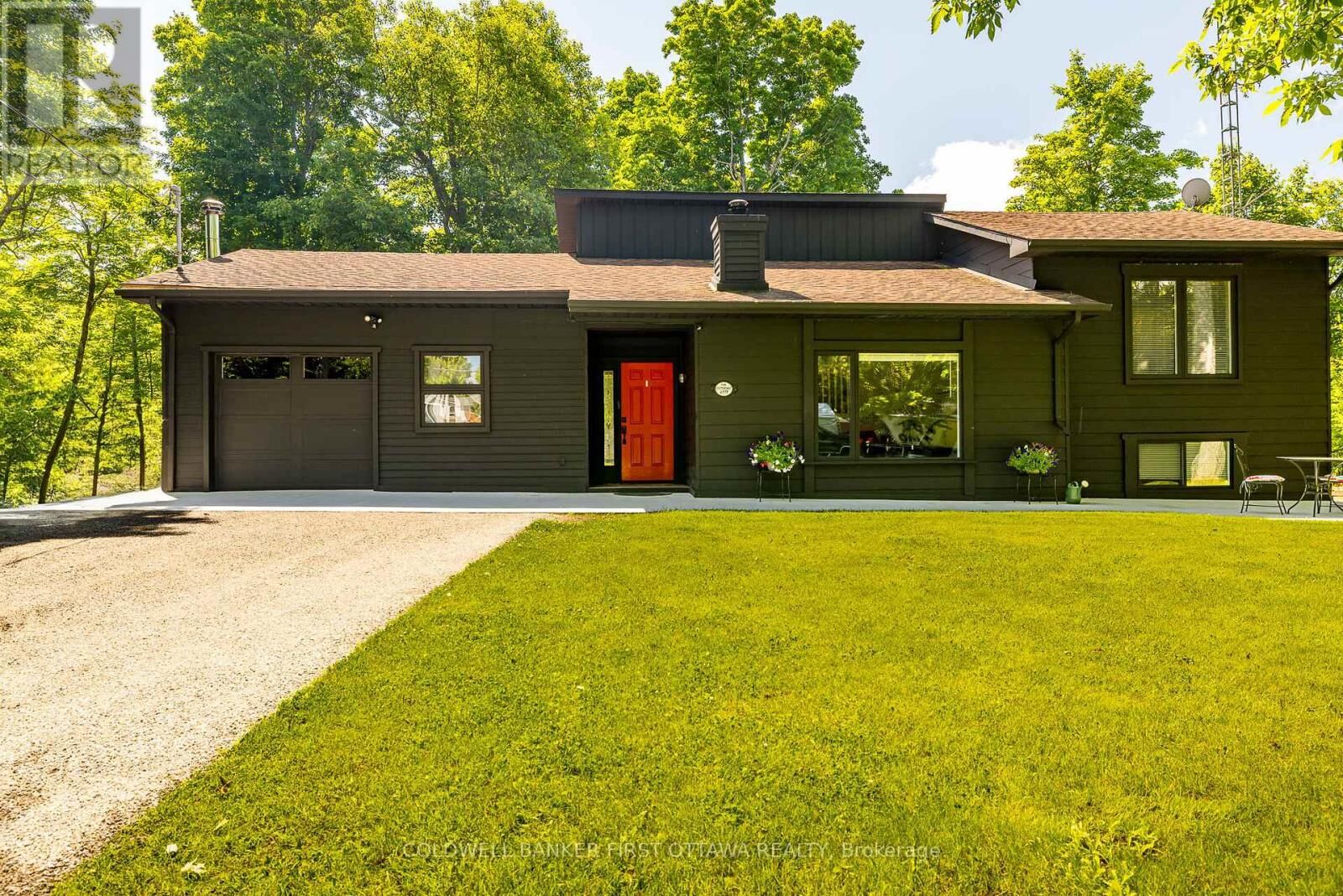 Property Photo:  6779 Roger Stevens Drive  ON K7A 4S6
