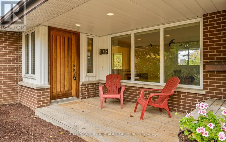 Property Photo:  253 Fairlawn Court  ON L1J 4R1