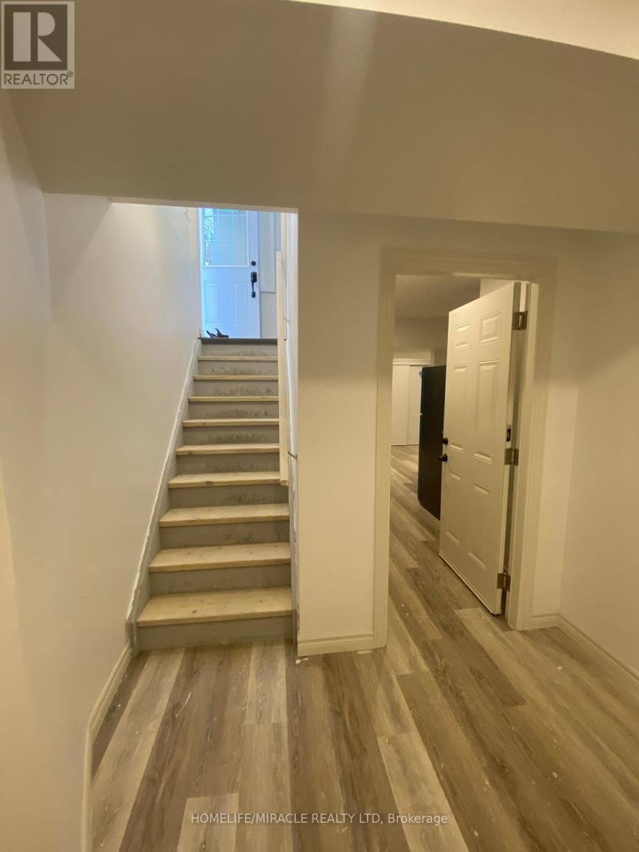 Property Photo:  45 Snapdragon Square  ON L6P 3K2 