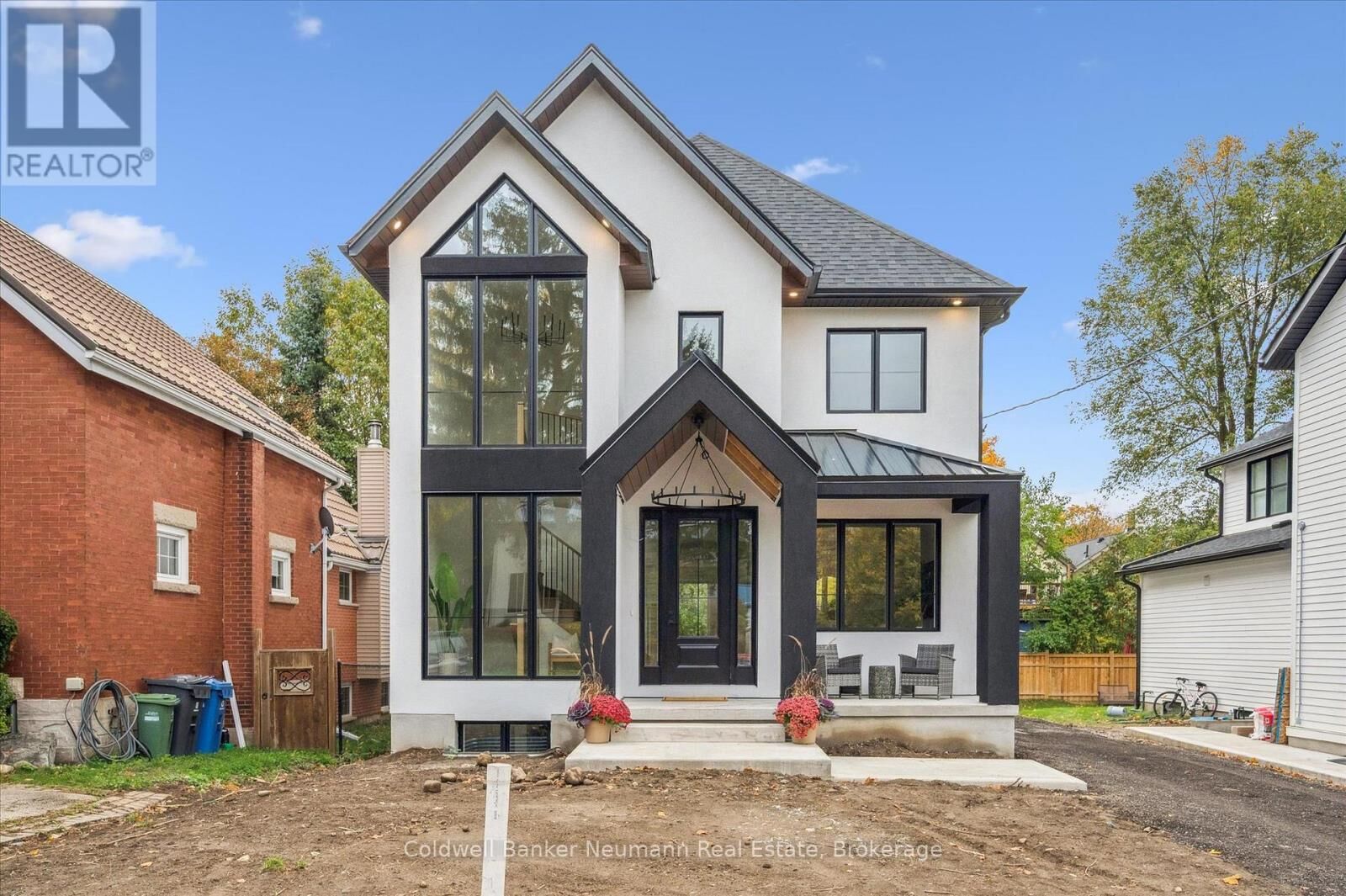 Property Photo:  126 Oxford Street  ON N1H 2M7 