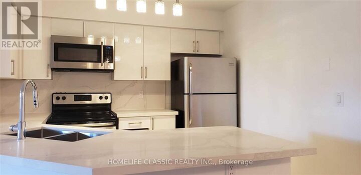 Property Photo:  18 Sommerset Way 502  ON M2N 6X5 