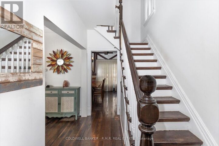 Photo de la propriété:  52 Glenelg Street East  ON K9V 1Z3