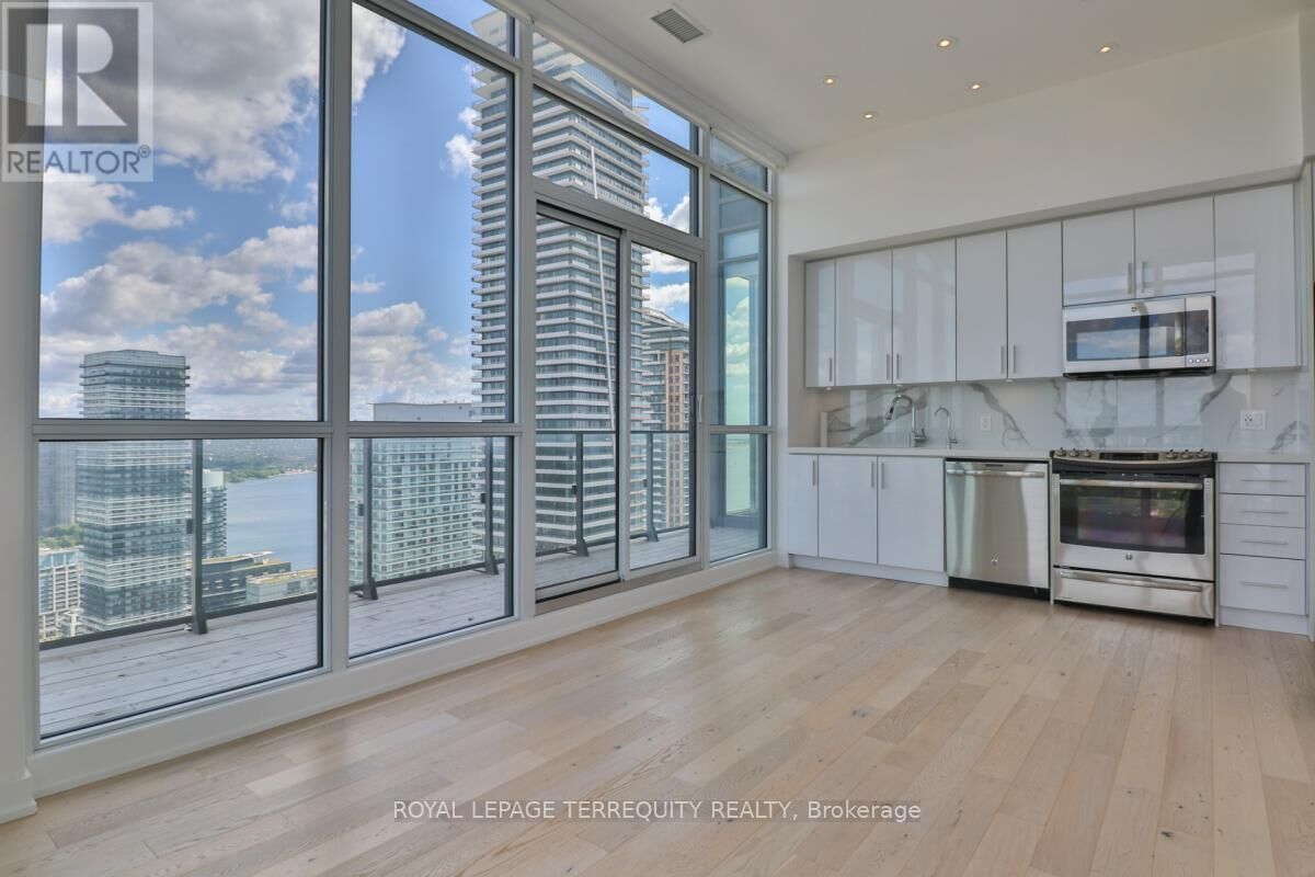 Property Photo: 2200 Lake Shore Boulevard West Ph07 ON M8V 1A2