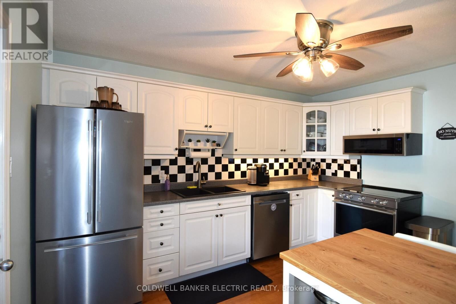 Photo de la propriété:  121 Haden Avenue  ON K9H 7P6