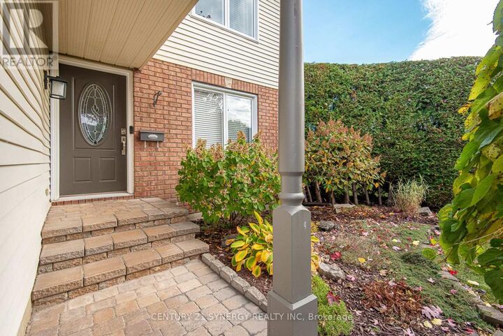 Property Photo:  1665 Champneuf Drive  ON K1C 4V3