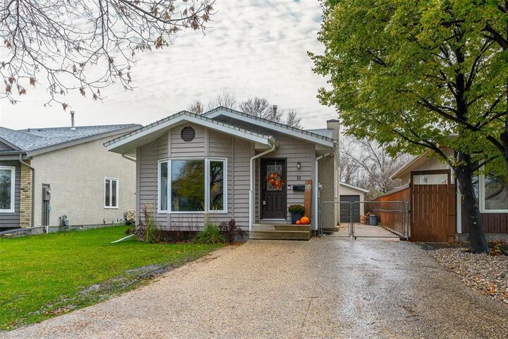 Property Photo:  10 Tomkins Bay  MB R2C 4E5
