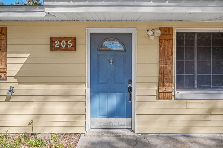 Property Photo:  205 Pine Street  FL 32548