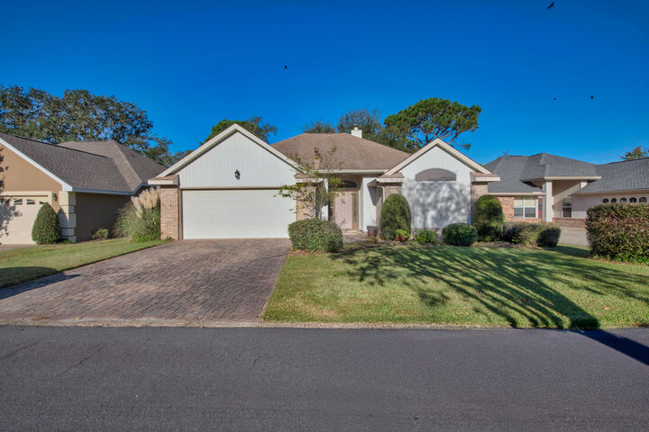 Property Photo:  924 Shalimar Point Drive  FL 32579 