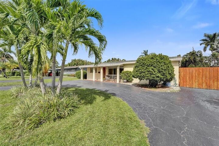 Property Photo:  749 NW 36th St  FL 33309