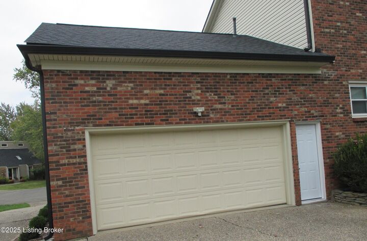 Property Photo:  303 Bromwell Ct  KY 40245 