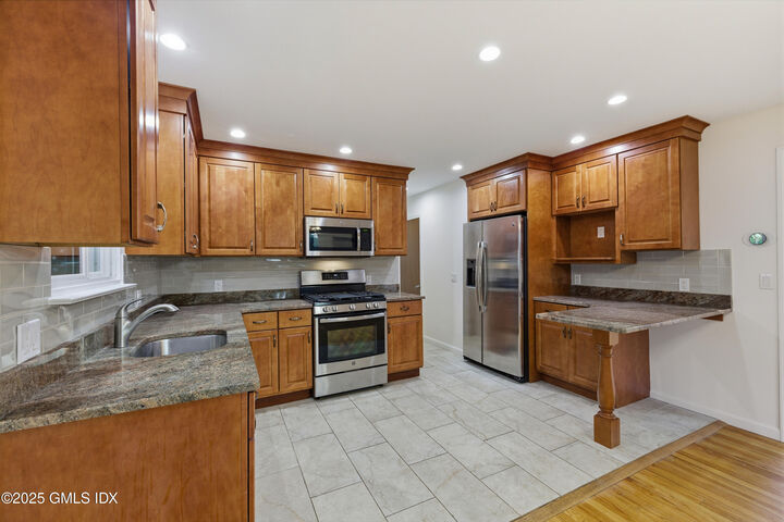 Property Photo: 37 Windy Knolls CT 06831