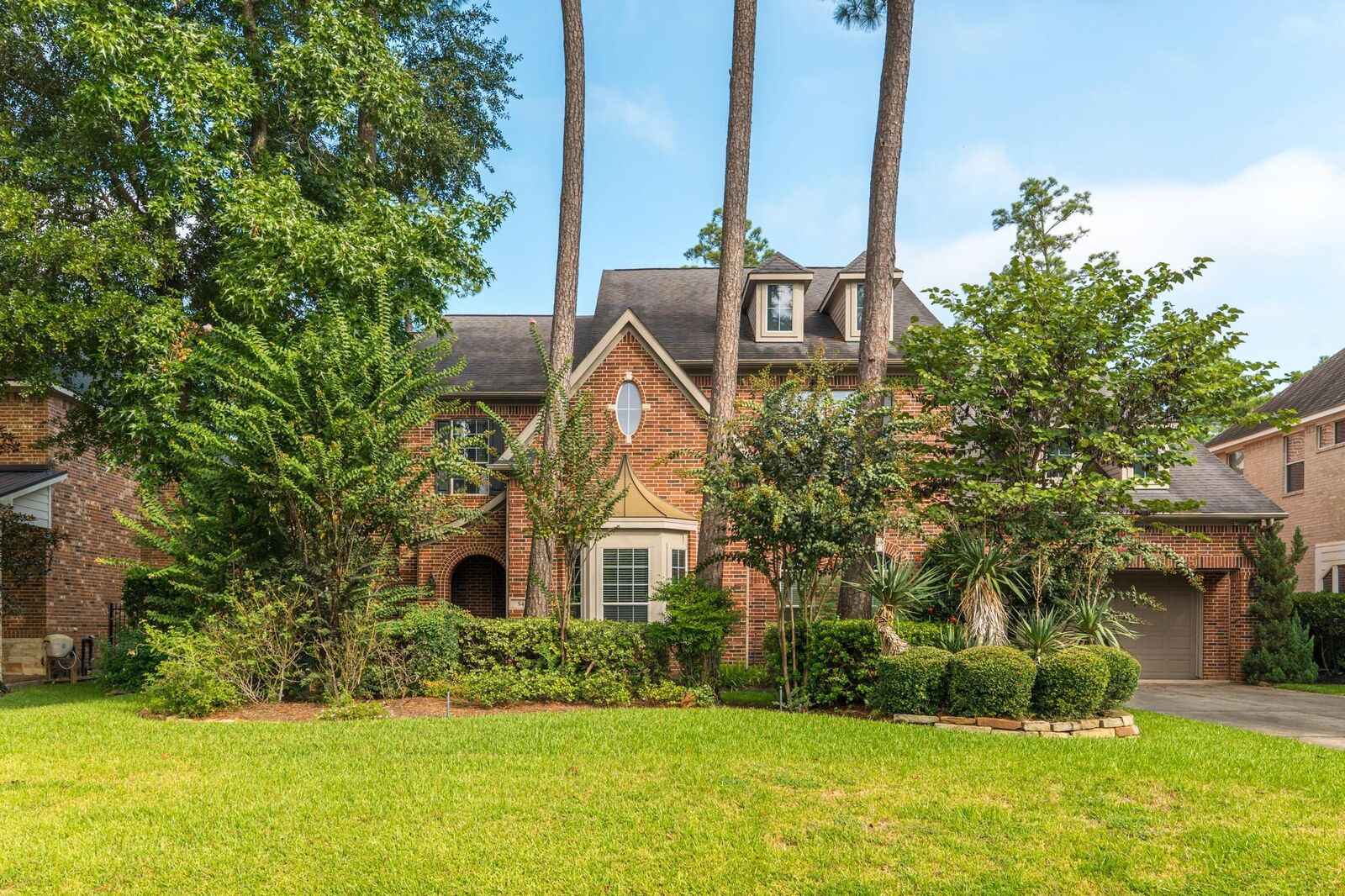 Property Photo: 54 N Veilwood Circle TX 77382