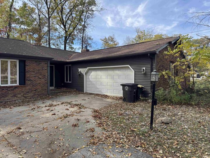 Property Photo:  404 Shadyhurst Drive  IN 46825-3435 