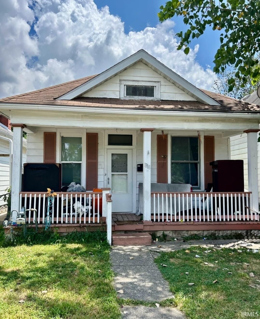 Property Photo:  1318 S Governor Street  IN 47713 