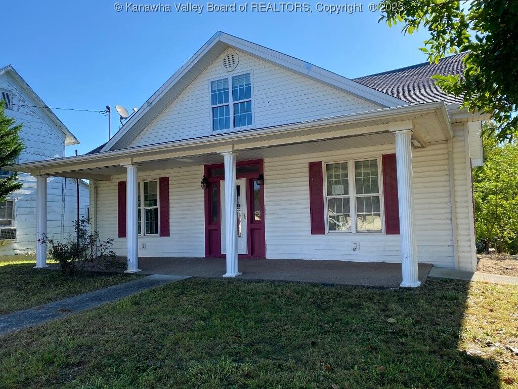 Property Photo:  107 High Street  WV 25033 