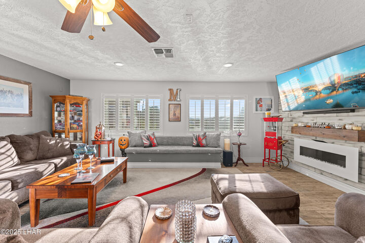 Property Photo:  660 N Wayside Dr  AZ 86403 