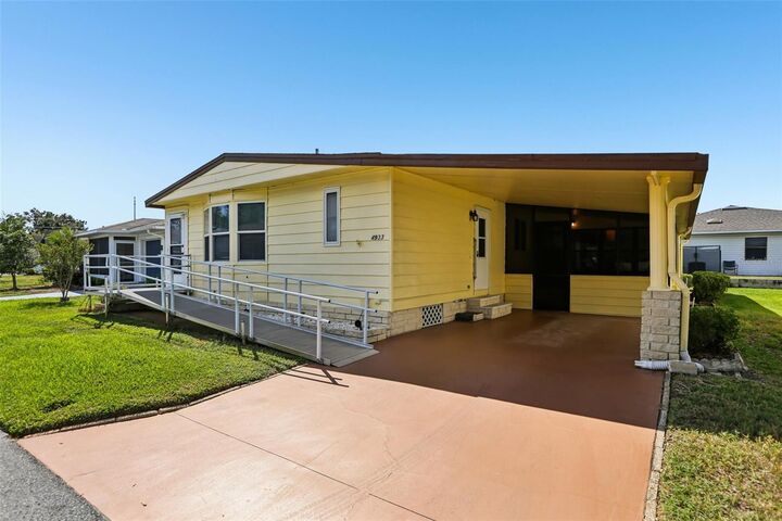 Property Photo: 4933 Colonnades Circle E FL 33811