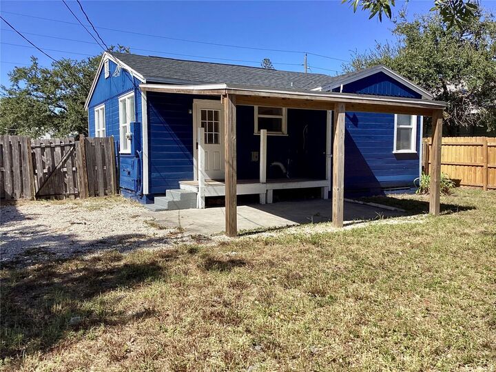 Property Photo:  1404 Cocoanut Avenue  FL 34236