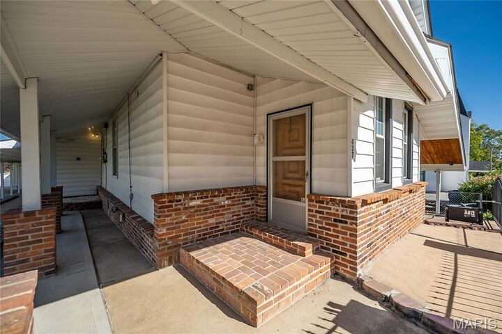 Property Photo:  437 Hoffmeister Avenue  MO 63125