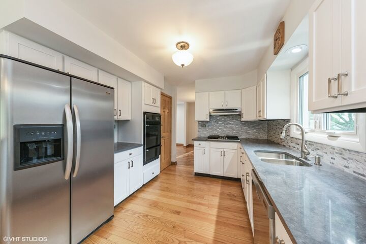 Property Photo:  1024 Charlene Lane  IL 60193