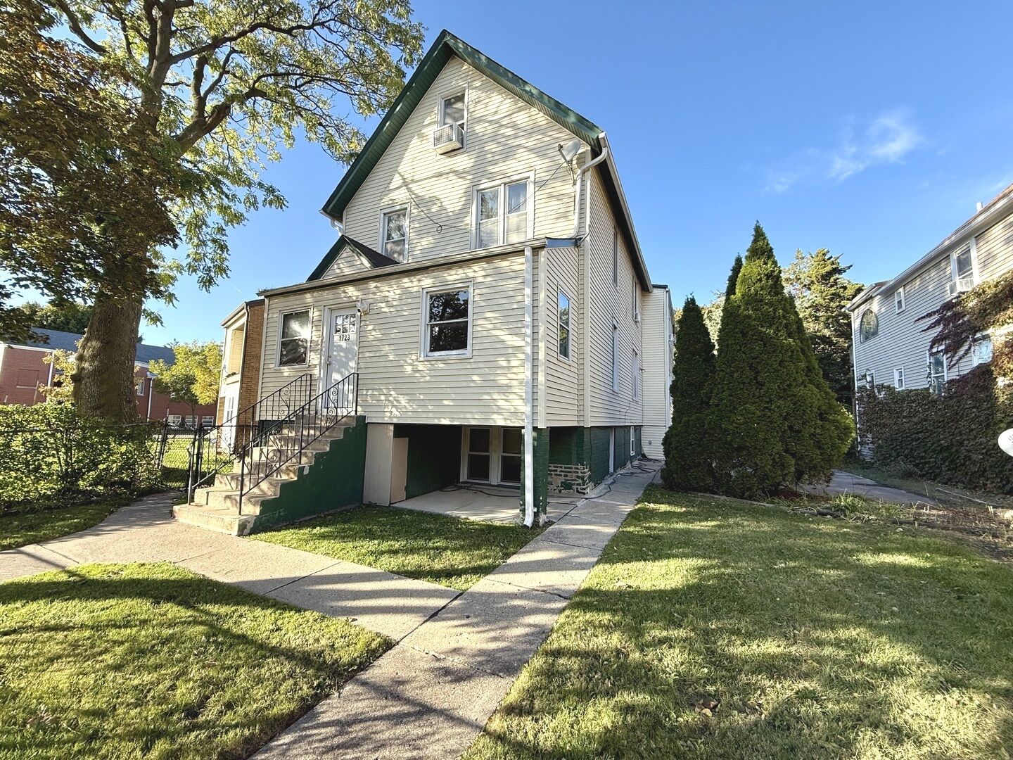 Property Photo:  1723 Emerson Street 1  IL 60201 