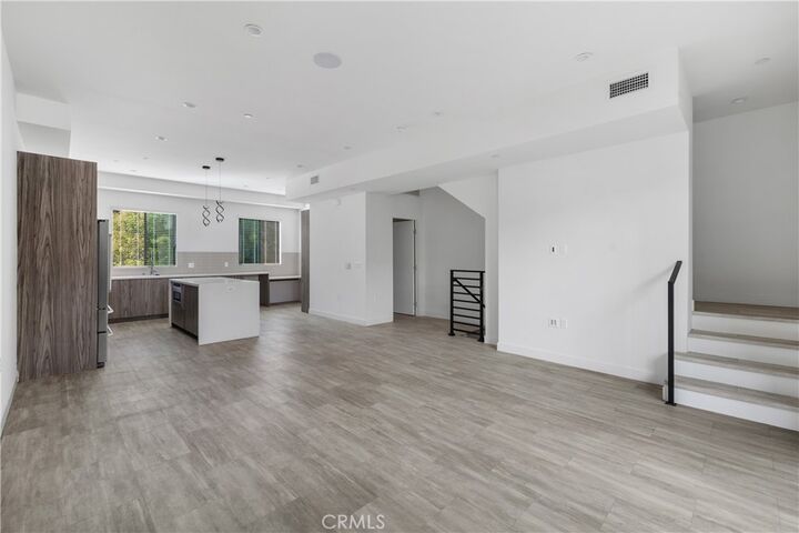 Property Photo:  6719 Sepulveda Boulevard  CA 91411 