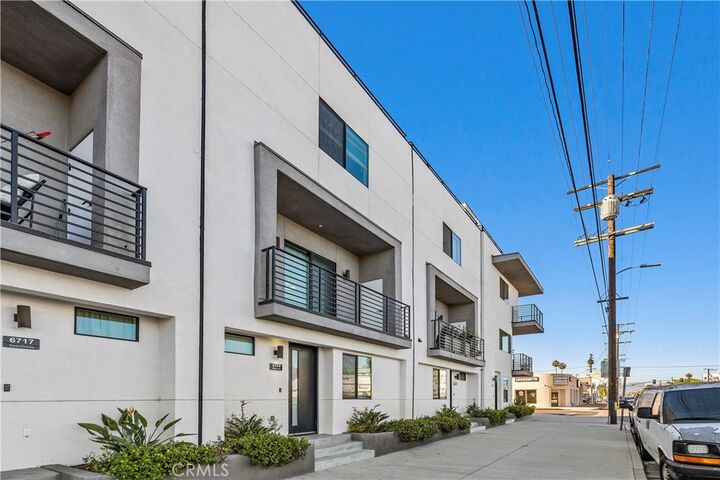 Property Photo: 6719 Sepulveda Boulevard CA 91411