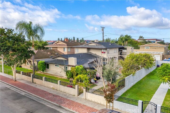 17091 Oak  Huntington Beach CA 92647 photo