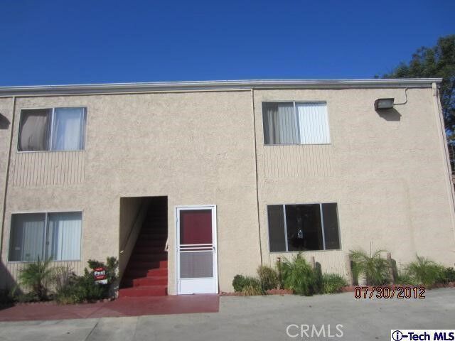 Property Photo:  3030 Valle Vista 13  CA 90065