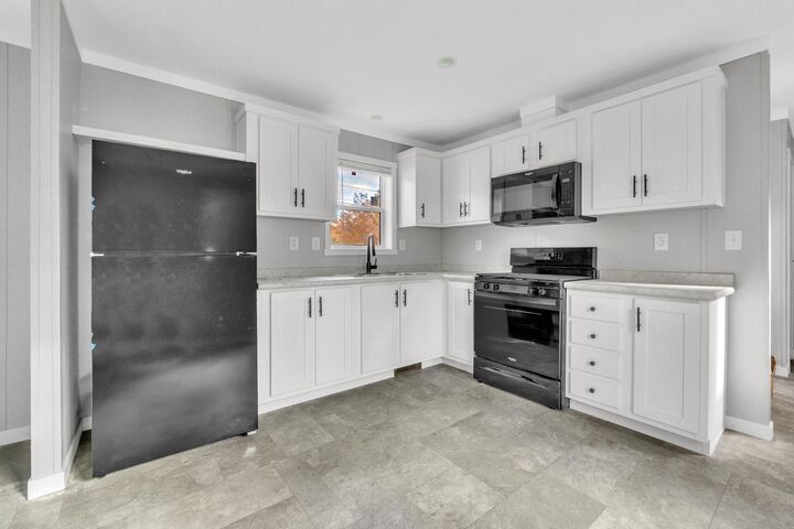 Property Photo:  40 Oakwood Street  ME 04002 