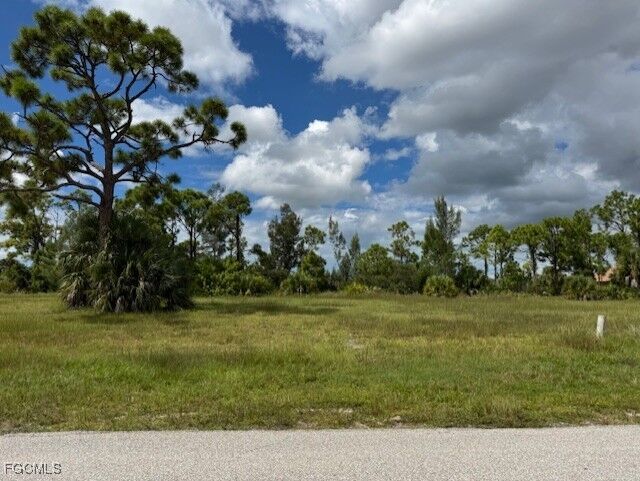 Property Photo:  2426 NW 18th Place  FL 33993 