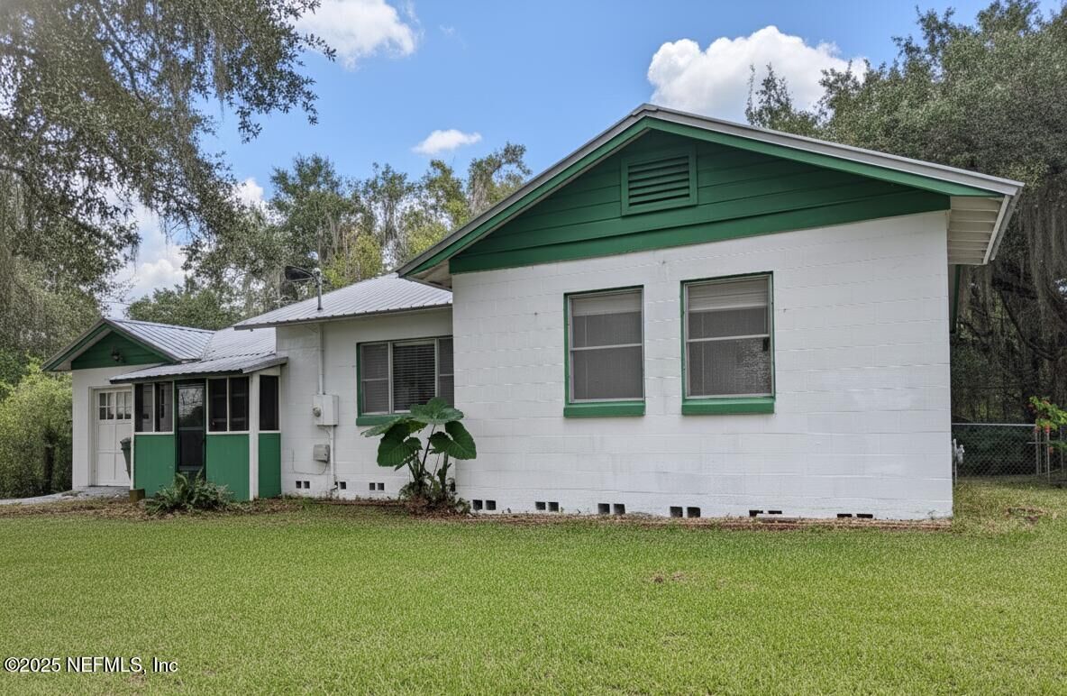 Property Photo: 805 S 15th Street FL 32177