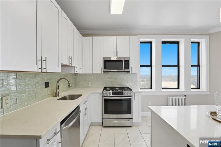 Property Photo:  2600 Kennedy Boulevard 10B  NJ 07306