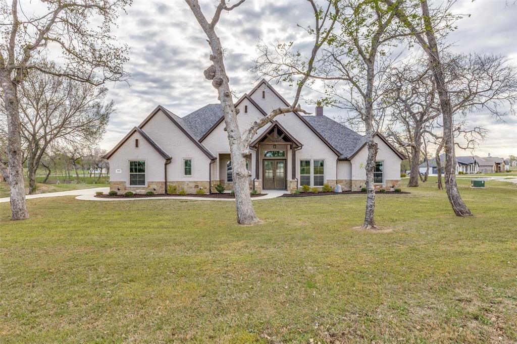 Photo de la propriété:  105 Clayton Crossing  TX 76082
