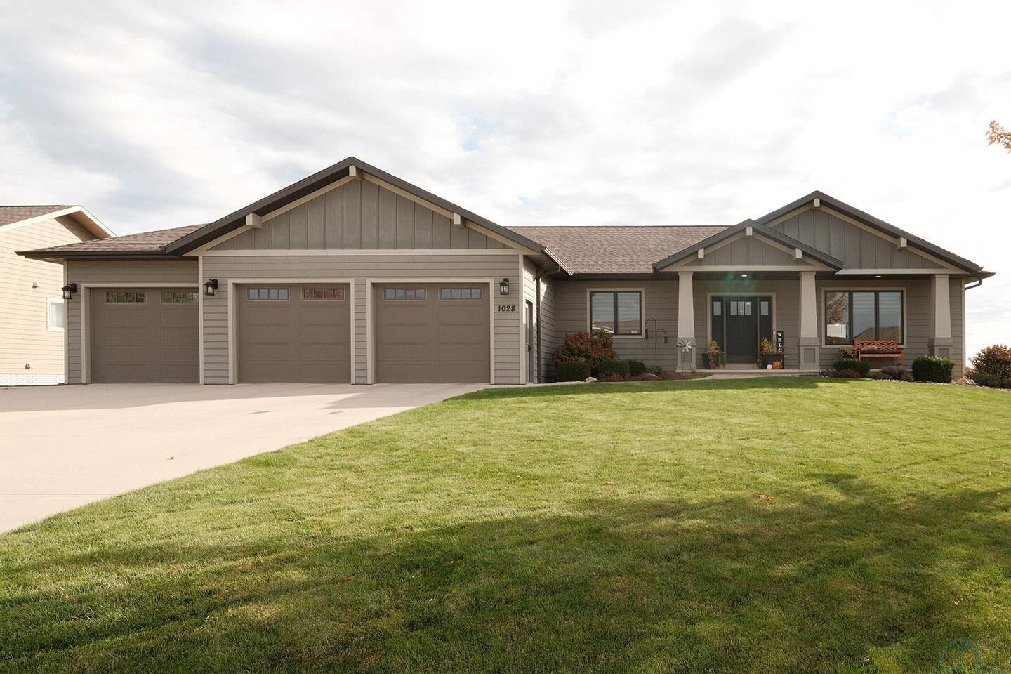 Property Photo:  1028 8th Ave SE  IA 51250 
