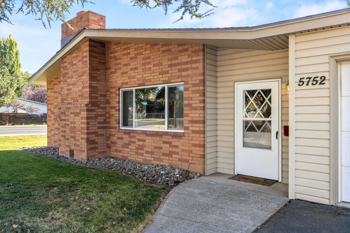 Property Photo:  5752 Denver Avenue  OR 97603