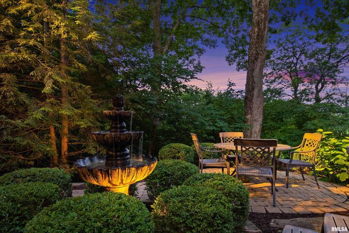 Property Photo:  420 W Ravinwoods Road  IL 61615 