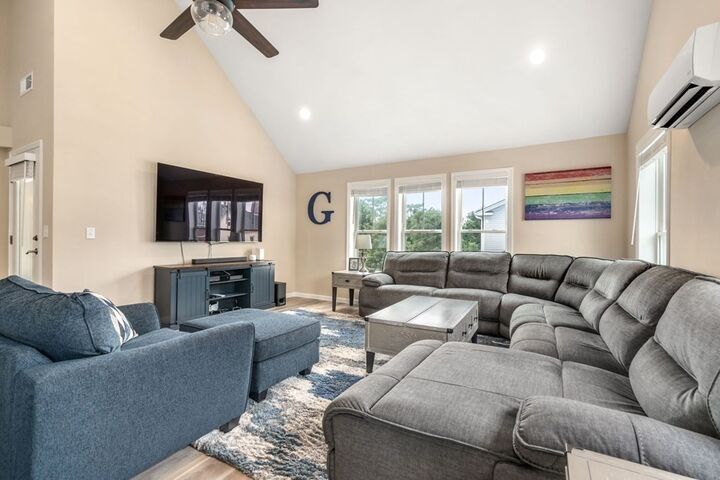 Property Photo:  1 Elm St 4  MA 02122 