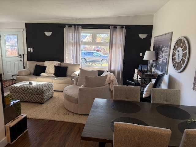 Property Photo:  204B 9 Avenue SE  AB T0J 0Y6