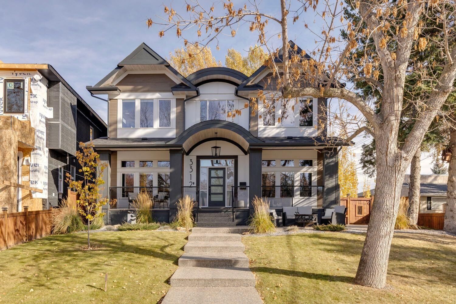 Property Photo:  3312 Caribou Drive NW  AB T2L 0S5